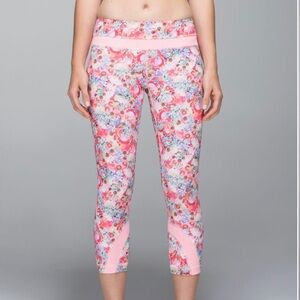 Lululemon Run: Inspire Crop II 
Flowabunga Mini Multi / Bleached Coral size 8